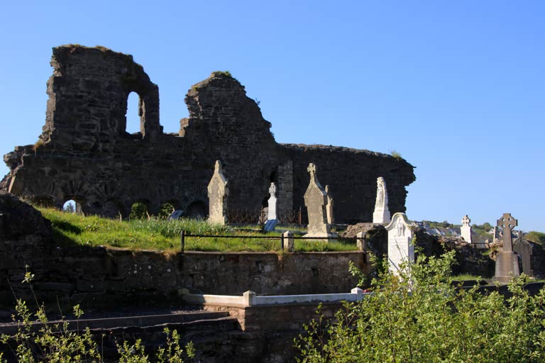 Ireland, Co. Donegal, Donegal Town: cemetery and ruin of Franciscan Priory Donegal Abbey